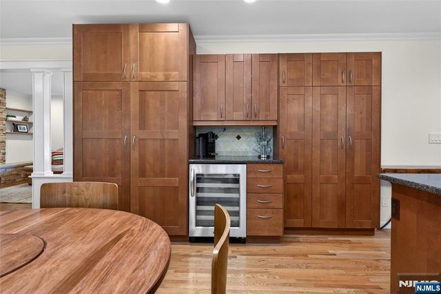 25 Cottontail Trail, Upper Saddle River, NJ 07458