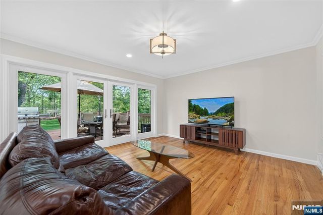 25 Cottontail Trail, Upper Saddle River, NJ 07458