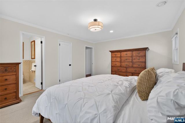 25 Cottontail Trail, Upper Saddle River, NJ 07458