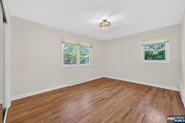 25 Cottontail Trail, Upper Saddle River, NJ 07458