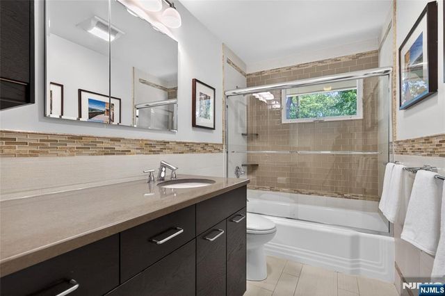 25 Cottontail Trail, Upper Saddle River, NJ 07458