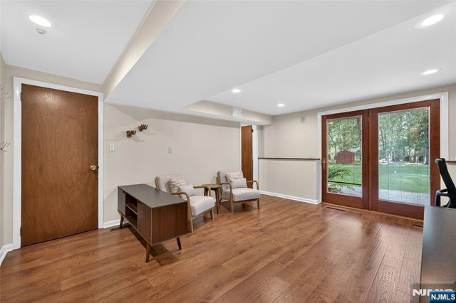 25 Cottontail Trail, Upper Saddle River, NJ 07458