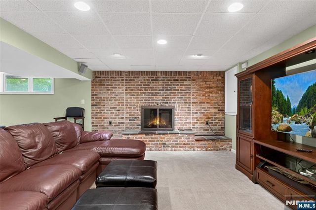 25 Cottontail Trail, Upper Saddle River, NJ 07458