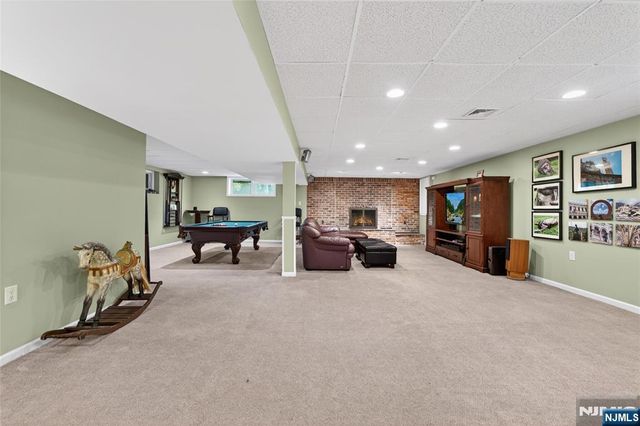 25 Cottontail Trail, Upper Saddle River, NJ 07458
