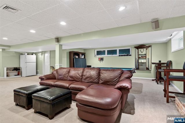 25 Cottontail Trail, Upper Saddle River, NJ 07458