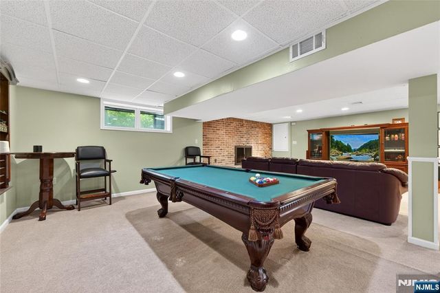 25 Cottontail Trail, Upper Saddle River, NJ 07458