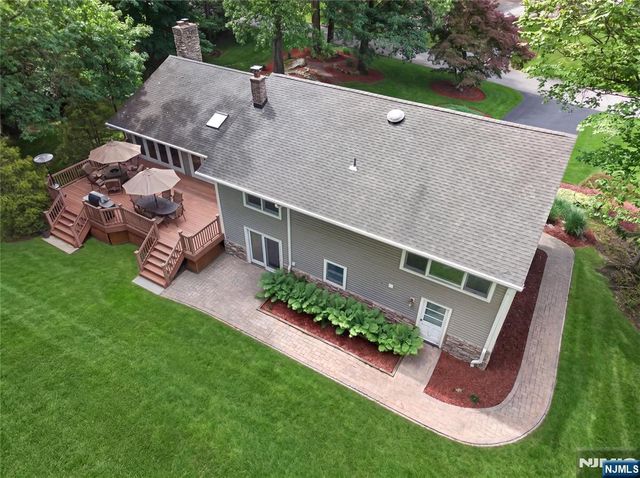 25 Cottontail Trail, Upper Saddle River, NJ 07458