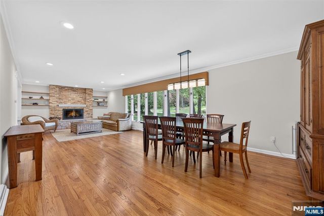 25 Cottontail Trail, Upper Saddle River, NJ 07458