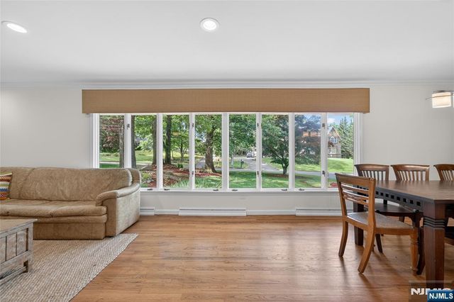 25 Cottontail Trail, Upper Saddle River, NJ 07458
