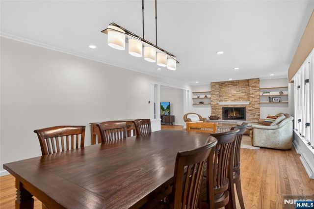 25 Cottontail Trail, Upper Saddle River, NJ 07458