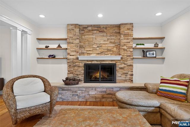 25 Cottontail Trail, Upper Saddle River, NJ 07458