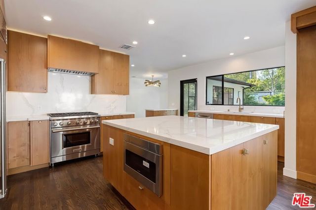 5015 W 8TH Street, Los Angeles, CA 90005