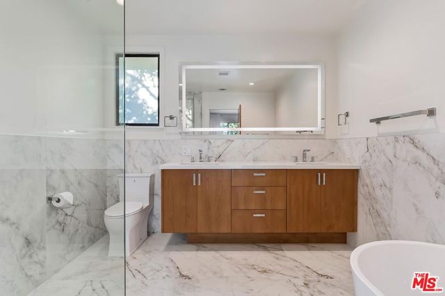 5015 W 8TH Street, Los Angeles, CA 90005