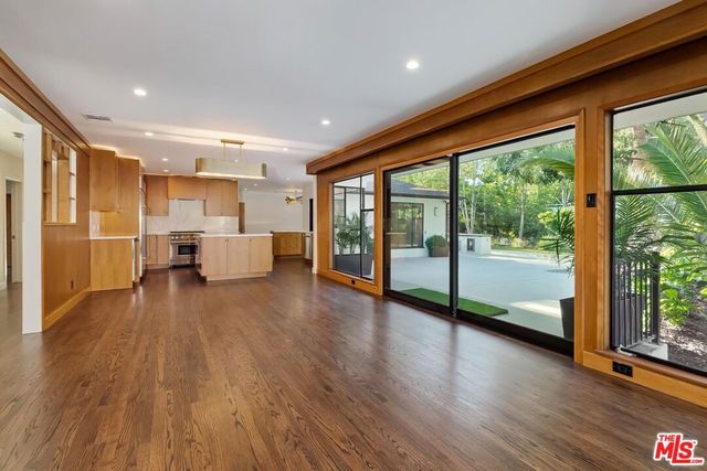 5015 W 8TH Street, Los Angeles, CA 90005