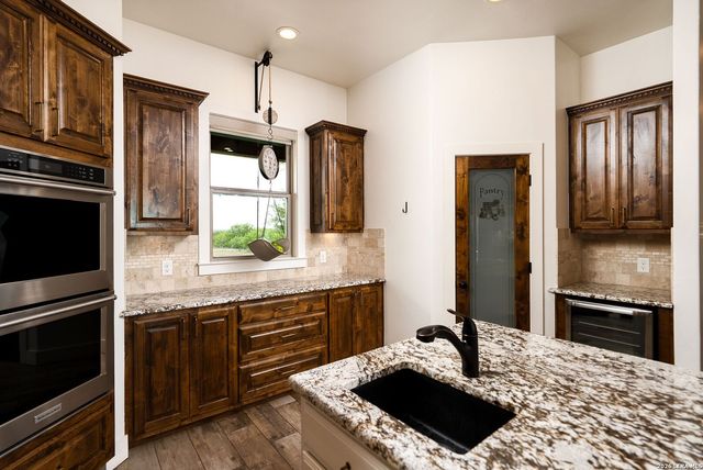1980 County Road 361, La Vernia, TX 78121