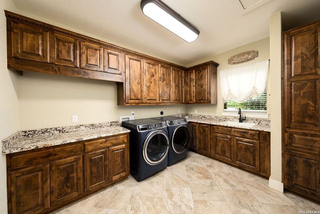1980 County Road 361, La Vernia, TX 78121