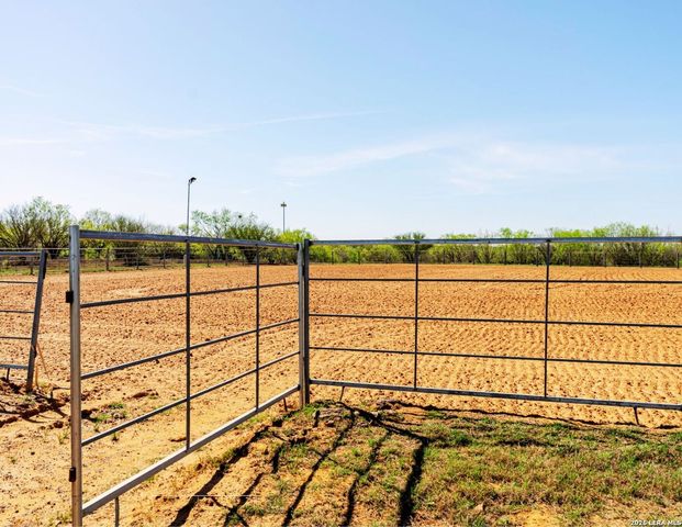 1980 County Road 361, La Vernia, TX 78121