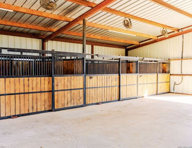 1980 County Road 361, La Vernia, TX 78121