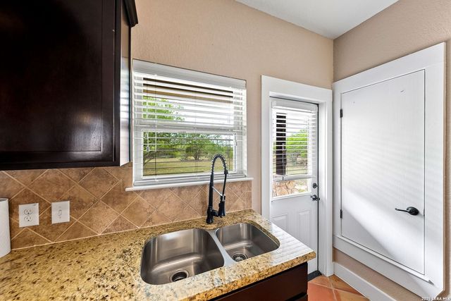 1980 County Road 361, La Vernia, TX 78121