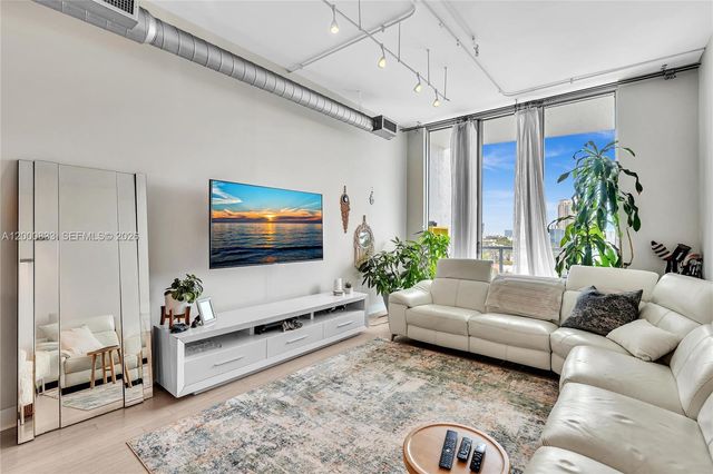 3029 NE 188th St 721, Aventura, FL 33180