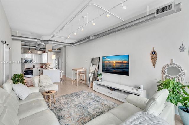 3029 NE 188th St 721, Aventura, FL 33180