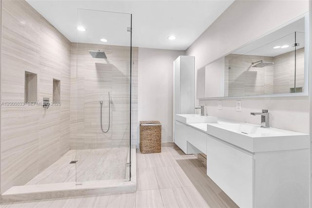 3029 NE 188th St 721, Aventura, FL 33180