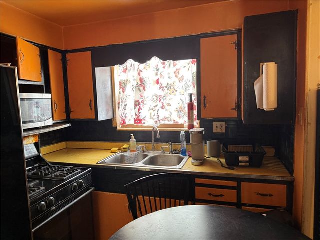 3015 Maryland Ave, N Versailles, PA 15137