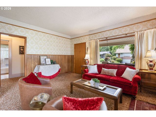 5825 Ne EVERETT St, Portland, OR 97213