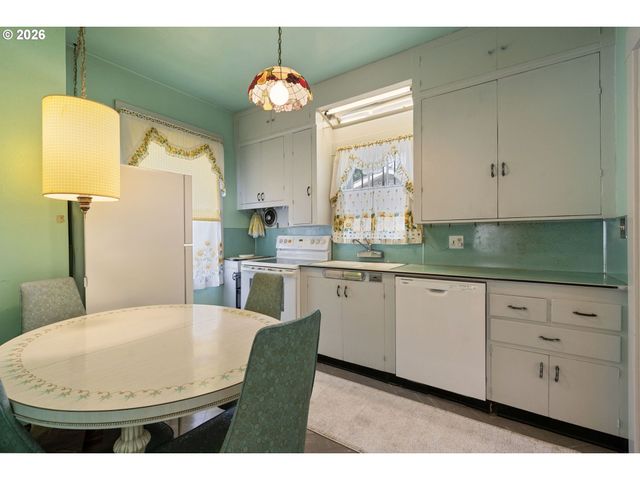 5825 Ne EVERETT St, Portland, OR 97213