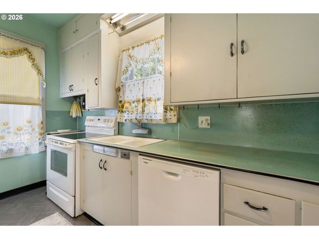 5825 Ne EVERETT St, Portland, OR 97213