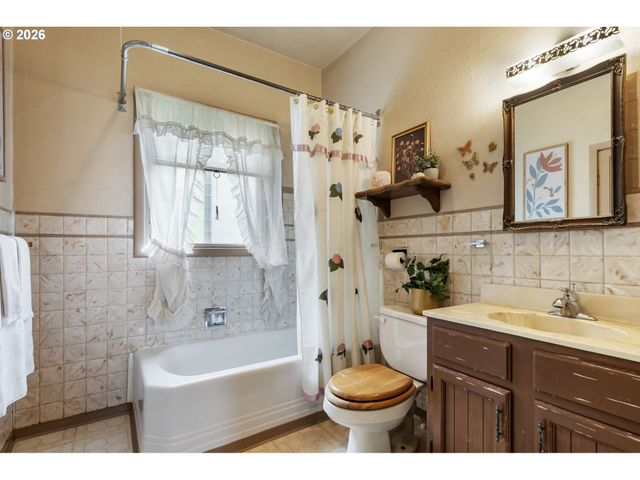 5825 Ne EVERETT St, Portland, OR 97213