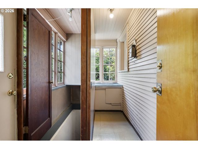 5825 Ne EVERETT St, Portland, OR 97213