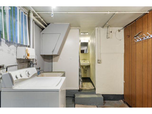 5825 Ne EVERETT St, Portland, OR 97213