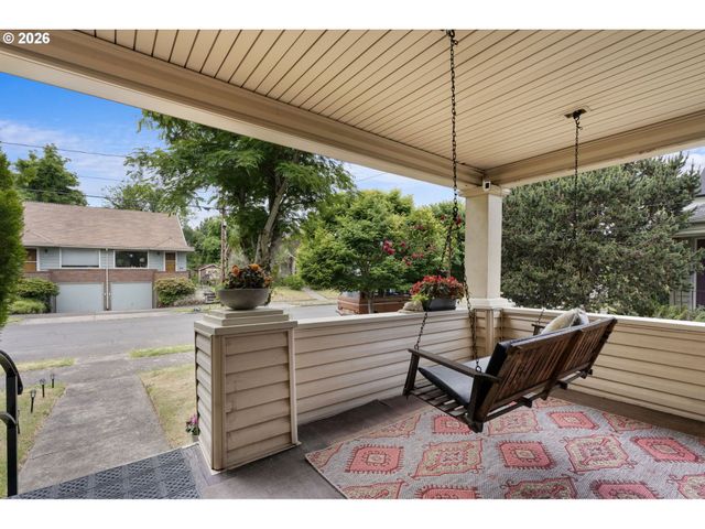 5825 Ne EVERETT St, Portland, OR 97213