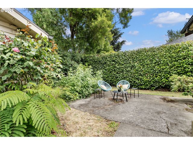 5825 Ne EVERETT St, Portland, OR 97213