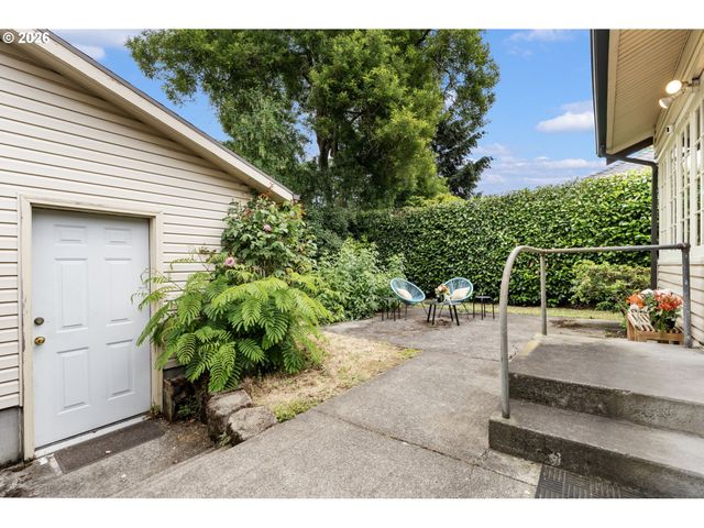 5825 Ne EVERETT St, Portland, OR 97213