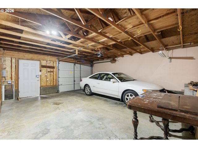 5825 Ne EVERETT St, Portland, OR 97213