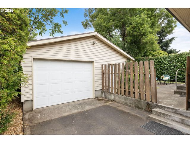 5825 Ne EVERETT St, Portland, OR 97213