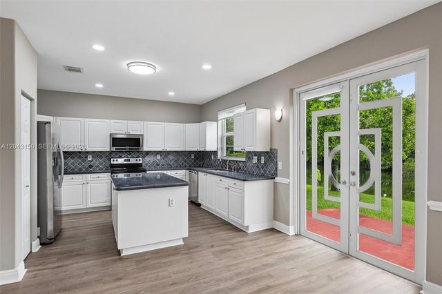 2162 NW 77th Terrace, Pembroke Pines, FL 33024