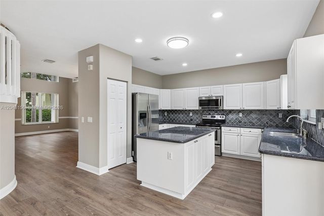 2162 NW 77th Terrace, Pembroke Pines, FL 33024