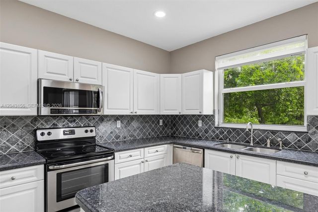 2162 NW 77th Terrace, Pembroke Pines, FL 33024
