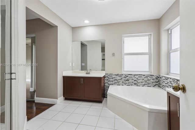 2162 NW 77th Terrace, Pembroke Pines, FL 33024