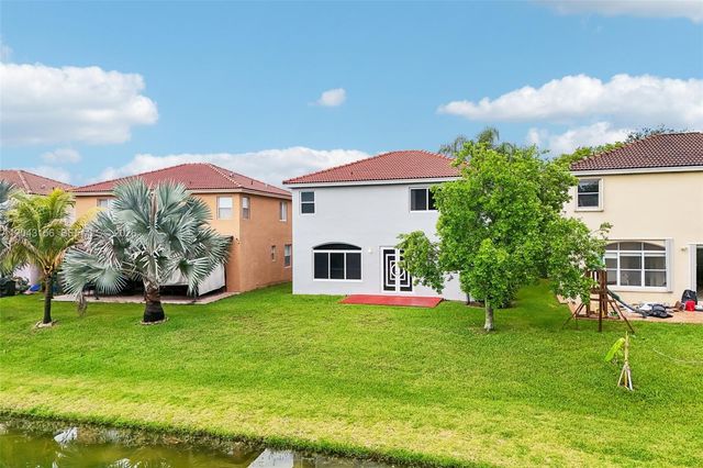 2162 NW 77th Terrace, Pembroke Pines, FL 33024