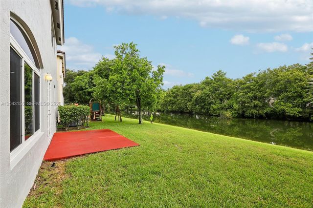 2162 NW 77th Terrace, Pembroke Pines, FL 33024