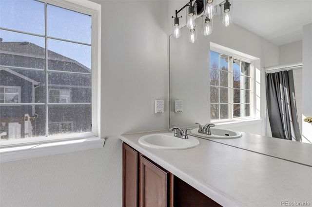 1563 S Danube Way 101, Aurora, CO 80017