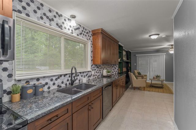 305 Short Leaf Drive, Haughton, LA 71037