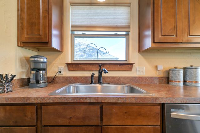 1207 Mary Ann Court, Tioga, TX 76271