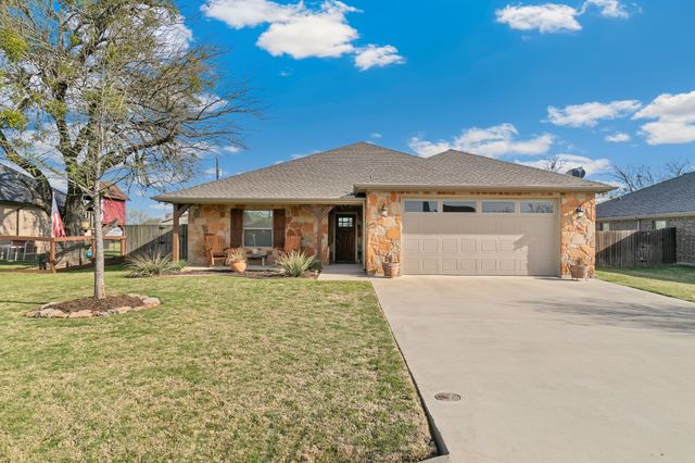 1207 Mary Ann Court, Tioga, TX 76271
