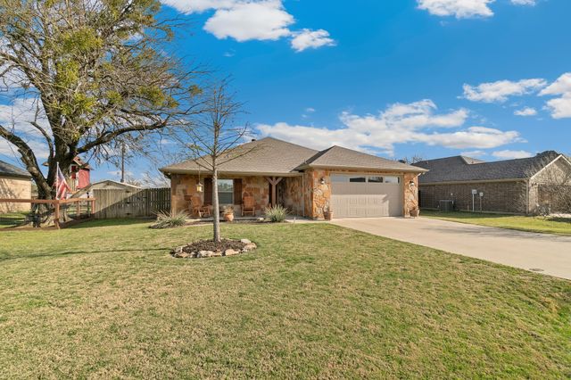 1207 Mary Ann Court, Tioga, TX 76271