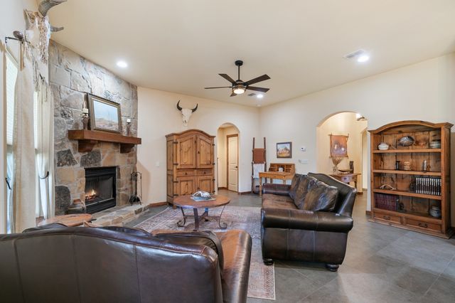 1207 Mary Ann Court, Tioga, TX 76271